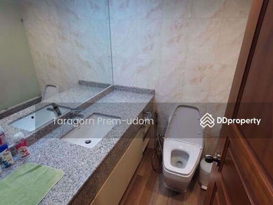 Lake Avenue Sukhumvit 16, Bangkok, Thailand Lake Avenue Sukhumvit 16, Bangkok, Thailand