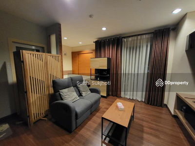 Intro Phaholyothin-Pradipat, Bangkok, Thailand Intro Phaholyothin-Pradipat, Bangkok, Thailand