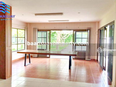 For rent, 2-story detached house, Soi Phahonyothin 32, near the Dark Green Line. Senanikom Station, Bangkok, Thailand For rent, 2-story detached house, Soi Phahonyothin 32, near the Dark Green Line. Senanikom Station, Bangkok, Thailand