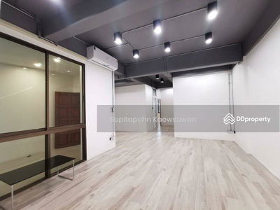 10110, Bangkok, Thailand 10110, Bangkok, Thailand