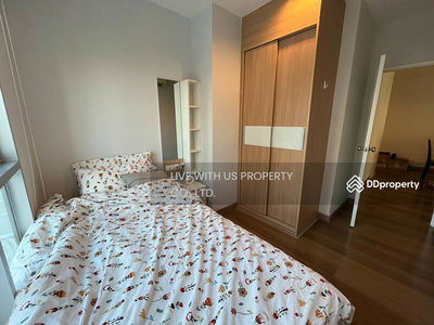 Life @ Ratchada-Huai Khwang, Bangkok, Thailand Life @ Ratchada-Huai Khwang, Bangkok, Thailand