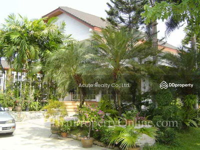 Single house for rent with private garden and swimming pool in Phaholyothin 40., Bangkok, Thailand Single house for rent with private garden and swimming pool in Phaholyothin 40., Bangkok, Thailand