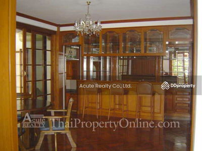 Single house for rent with private garden and swimming pool in Phaholyothin 40., Bangkok, Thailand Single house for rent with private garden and swimming pool in Phaholyothin 40., Bangkok, Thailand