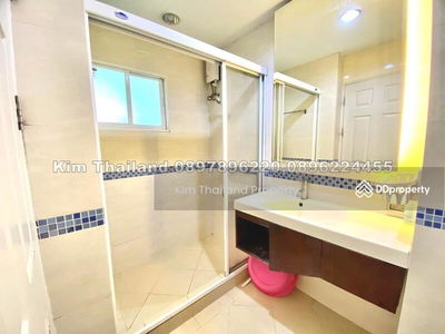 Life @ Ratchada-Huai Khwang, Bangkok, Thailand Life @ Ratchada-Huai Khwang, Bangkok, Thailand