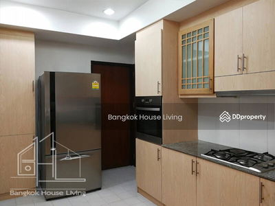 Prompong Mansion, Bangkok, Thailand Prompong Mansion, Bangkok, Thailand