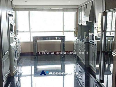 Urbana Langsuan, Bangkok, Thailand Urbana Langsuan, Bangkok, Thailand