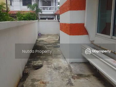 Rangsiya Ramintra 74, Bangkok, Thailand Rangsiya Ramintra 74, Bangkok, Thailand