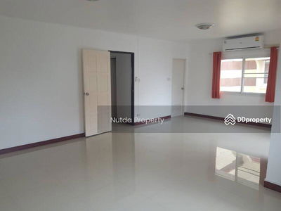 Rangsiya Ramintra 74, Bangkok, Thailand Rangsiya Ramintra 74, Bangkok, Thailand