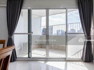 Fifty Fifth Tower, Bangkok, Thailand Fifty Fifth Tower, Bangkok, Thailand