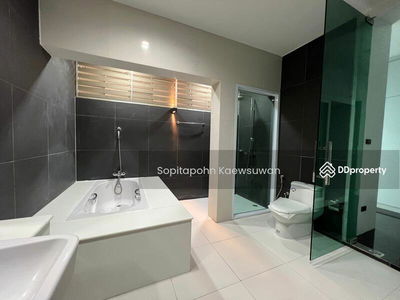 10110, Bangkok, Thailand 10110, Bangkok, Thailand