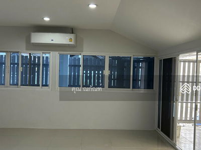 Maneeya Village, Bangkok, Thailand Maneeya Village, Bangkok, Thailand