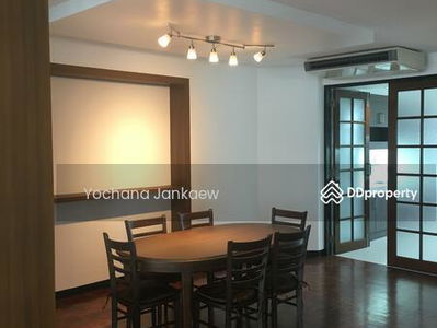 Sukhumvit House, Bangkok, Thailand Sukhumvit House, Bangkok, Thailand