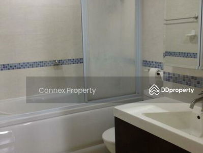 Life @ Ratchada-Suthisan, Bangkok, Thailand Life @ Ratchada-Suthisan, Bangkok, Thailand