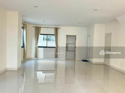 Townhome for rent, behind Suea Palm Hill University, Sriracha, Chon Buri., Thailand Townhome for rent, behind Suea Palm Hill University, Sriracha, Chon Buri., Thailand