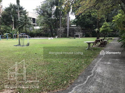 Prompong Mansion, Bangkok, Thailand Prompong Mansion, Bangkok, Thailand