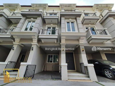 Townhouse in Compound, Bangkok, Thailand Townhouse in Compound, Bangkok, Thailand