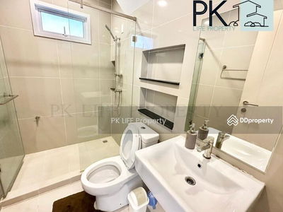 Gehäuse In Ban Ratsada, Thailand Gehäuse In Ban Ratsada, Thailand