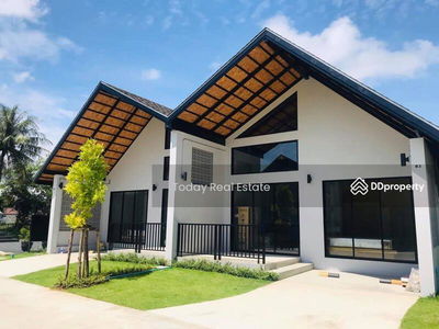 Gehäuse In Ban Ratsada, Thailand Gehäuse In Ban Ratsada, Thailand