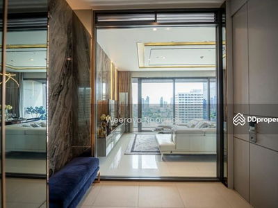 Urbana Langsuan, Bangkok, Thailand Urbana Langsuan, Bangkok, Thailand