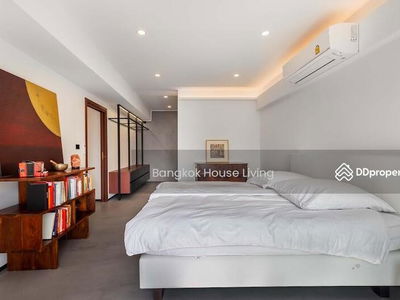 Royal Castle Sukhumvit, Bangkok, Thailand Royal Castle Sukhumvit, Bangkok, Thailand