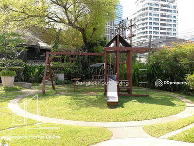 Royal Castle Sukhumvit, Bangkok, Thailand Royal Castle Sukhumvit, Bangkok, Thailand