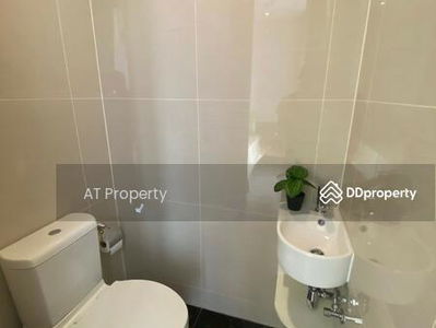 Park Origin Phrom Phong, Bangkok, Thailand Park Origin Phrom Phong, Bangkok, Thailand