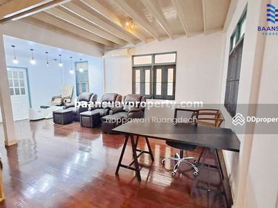 For rent, 2-story detached house, Sukhumvit Road, near BTS Nana 500 meters & Benjakit Park, Bangkok, Thailand For rent, 2-story detached house, Sukhumvit Road, near BTS Nana 500 meters & Benjakit Park, Bangkok, Thailand