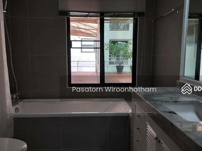 Vanicha Park Langsuan, Bangkok, Thailand Vanicha Park Langsuan, Bangkok, Thailand