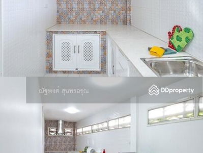 Charansanitwong MRT Bang Khun Non (1 km.), Bangkok, Thailand Charansanitwong MRT Bang Khun Non (1 km.), Bangkok, Thailand