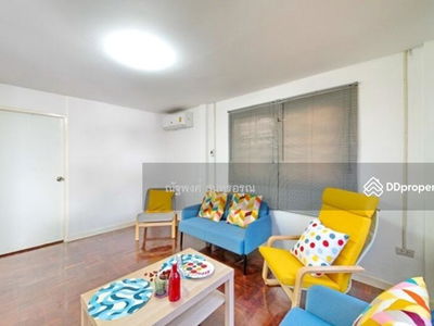 Charansanitwong MRT Bang Khun Non (1 km.), Bangkok, Thailand Charansanitwong MRT Bang Khun Non (1 km.), Bangkok, Thailand