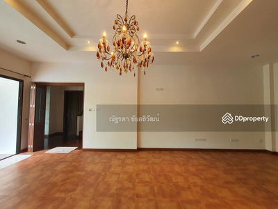 House with private pool in Soi. Soonvijai 4, Bangkok, Thailand House with private pool in Soi. Soonvijai 4, Bangkok, Thailand