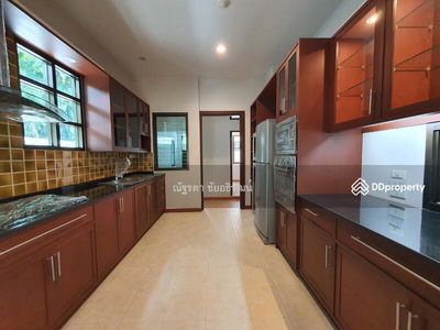 House with private pool in Soi. Soonvijai 4, Bangkok, Thailand House with private pool in Soi. Soonvijai 4, Bangkok, Thailand
