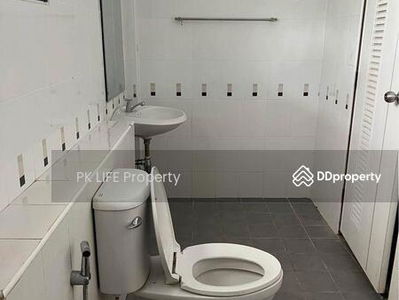 Gehäuse In Ban Ratsada, Thailand Gehäuse In Ban Ratsada, Thailand