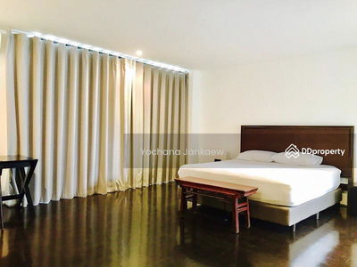 Large 4-Br House near BTS Thong Lor, Bangkok, Thailand Large 4-Br House near BTS Thong Lor, Bangkok, Thailand