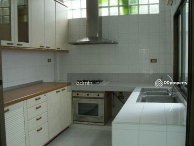 Townhome for rent, 4 bedrooms, Soi Yen Akat 2, Bangkok, Thailand Townhome for rent, 4 bedrooms, Soi Yen Akat 2, Bangkok, Thailand