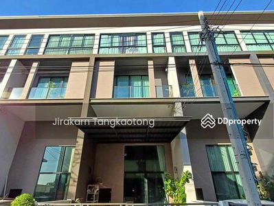 Baan Klang Muang Vibhavadi 64, 3 bedrooms, 3 bathrooms, 1 kitchen, 1 living room, 1 mezzanine, Bangkok, Thailand Baan Klang Muang Vibhavadi 64, 3 bedrooms, 3 bathrooms, 1 kitchen, 1 living room, 1 mezzanine, Bangkok, Thailand