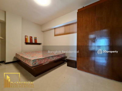 Royal Castle Sukhumvit, Bangkok, Thailand Royal Castle Sukhumvit, Bangkok, Thailand