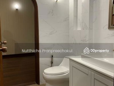 Large 4-Br House near Arl Ratchaprarop, Bangkok, Thailand Large 4-Br House near Arl Ratchaprarop, Bangkok, Thailand