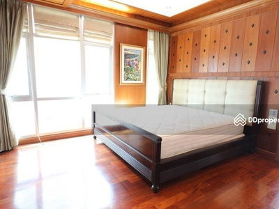 Langsuan Ville, Bangkok, Thailand Langsuan Ville, Bangkok, Thailand