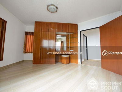 Sathorn Gardens, Bangkok, Thailand Sathorn Gardens, Bangkok, Thailand