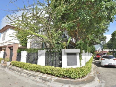 Narasiri Pattanakarn-Srinakarin, Bangkok, Thailand Narasiri Pattanakarn-Srinakarin, Bangkok, Thailand