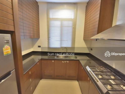 Narasiri Pattanakarn-Srinakarin, Bangkok, Thailand Narasiri Pattanakarn-Srinakarin, Bangkok, Thailand