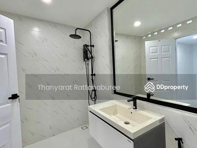 For rent and Sale Townhouse 3 storey near Bts Taksin 6 bedrooms 7 Bathrooms, Bangkok, Thailand For rent and Sale Townhouse 3 storey near Bts Taksin 6 bedrooms 7 Bathrooms, Bangkok, Thailand