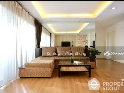 Phasuk Place, Bangkok, Thailand Phasuk Place, Bangkok, Thailand