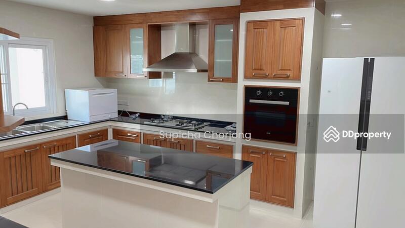 Govind Tower, Bangkok, Thailand Govind Tower, Bangkok, Thailand