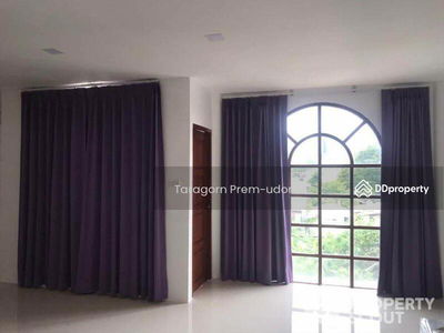 Large 5-Bedroom Townhouse, Bangkok, Thailand Large 5-Bedroom Townhouse, Bangkok, Thailand