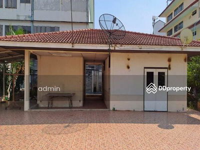 Single house for rent, 292 sq m, next to Kluaynamthai 2 Hospital, Bangkok., Thailand Single house for rent, 292 sq m, next to Kluaynamthai 2 Hospital, Bangkok., Thailand