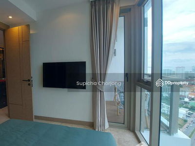 Reflection Jomtien Beach, Pattaya, Thailand Reflection Jomtien Beach, Pattaya, Thailand