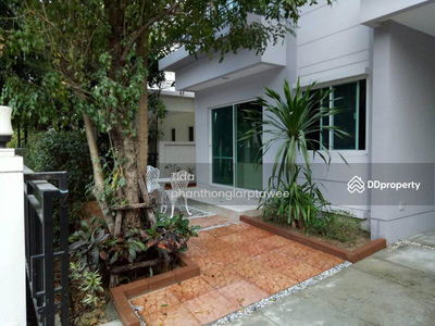 Life Bangkok Boulevard Wongwaen-Rama 9, Bangkok, Thailand Life Bangkok Boulevard Wongwaen-Rama 9, Bangkok, Thailand