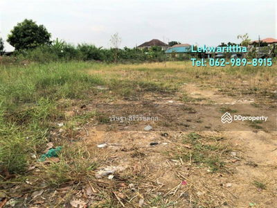 Housing in Phasi Charoen, Thailand Housing in Phasi Charoen, Thailand